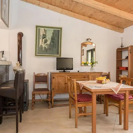 아파트먼트 칼라스 3*